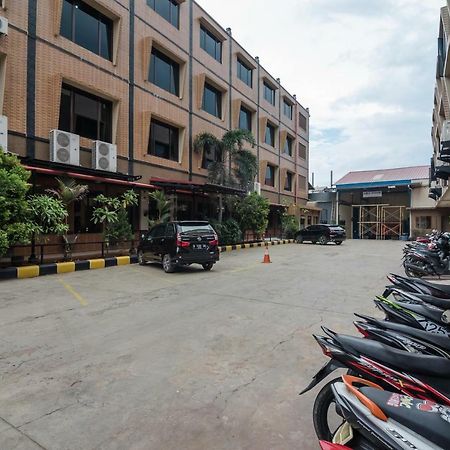 เรดดอร์ซ พลัส เนียร์ ซูการ์โนฮัตตาแอร์พอร์ต 2 Hotel ทังเกอรัง ภายนอก รูปภาพ