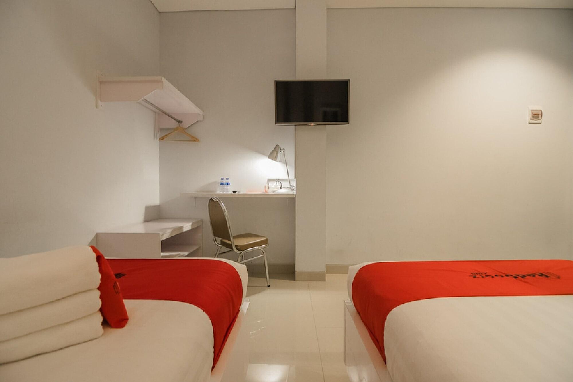 เรดดอร์ซ พลัส เนียร์ ซูการ์โนฮัตตาแอร์พอร์ต 2 Hotel ทังเกอรัง ภายนอก รูปภาพ