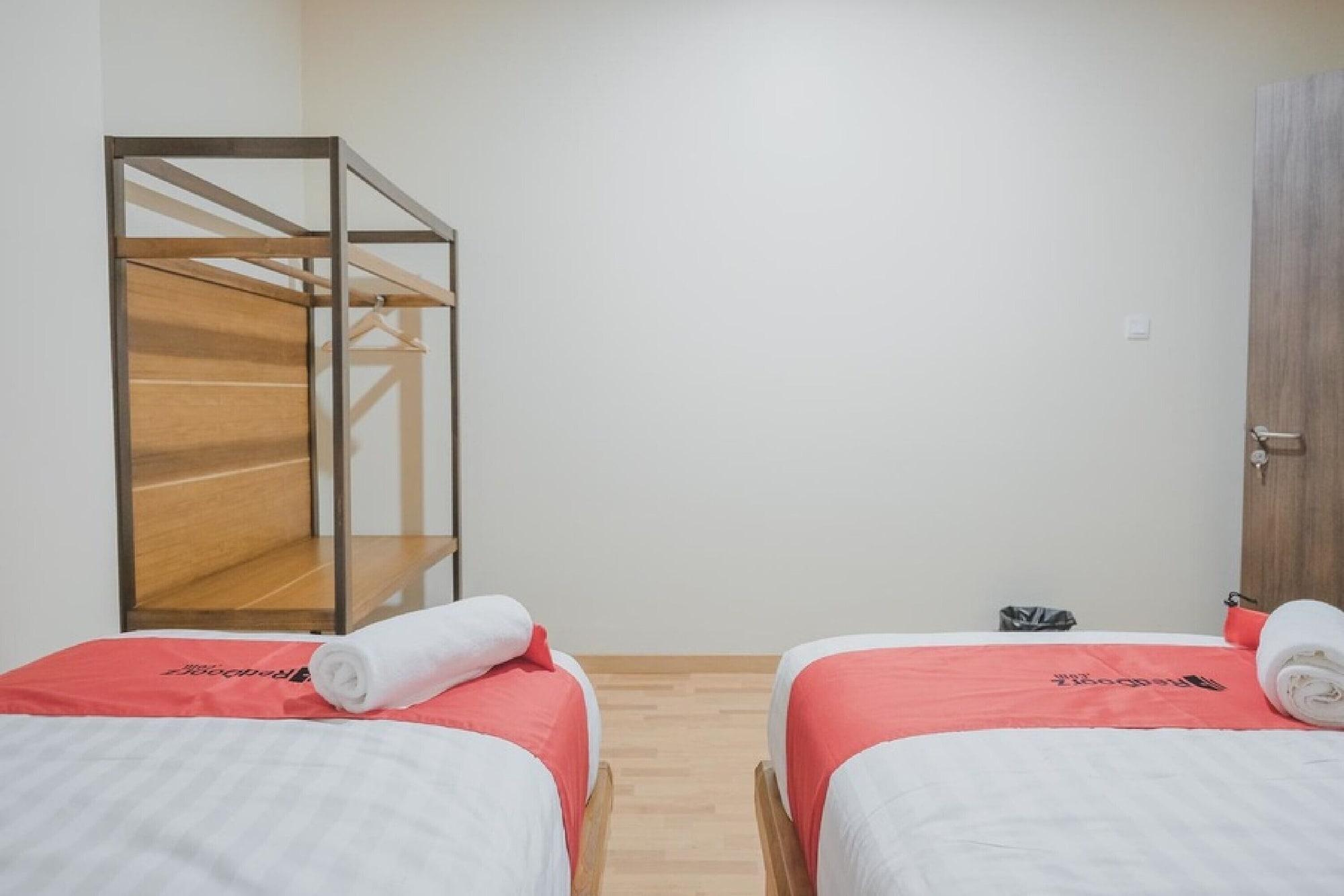 เรดดอร์ซ พลัส เนียร์ ซูการ์โนฮัตตาแอร์พอร์ต 2 Hotel ทังเกอรัง ภายนอก รูปภาพ