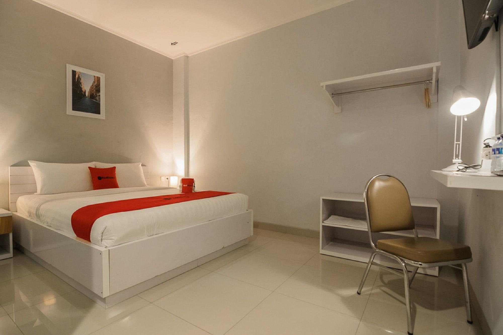 เรดดอร์ซ พลัส เนียร์ ซูการ์โนฮัตตาแอร์พอร์ต 2 Hotel ทังเกอรัง ภายนอก รูปภาพ