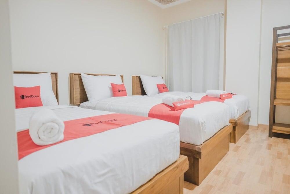 เรดดอร์ซ พลัส เนียร์ ซูการ์โนฮัตตาแอร์พอร์ต 2 Hotel ทังเกอรัง ภายนอก รูปภาพ