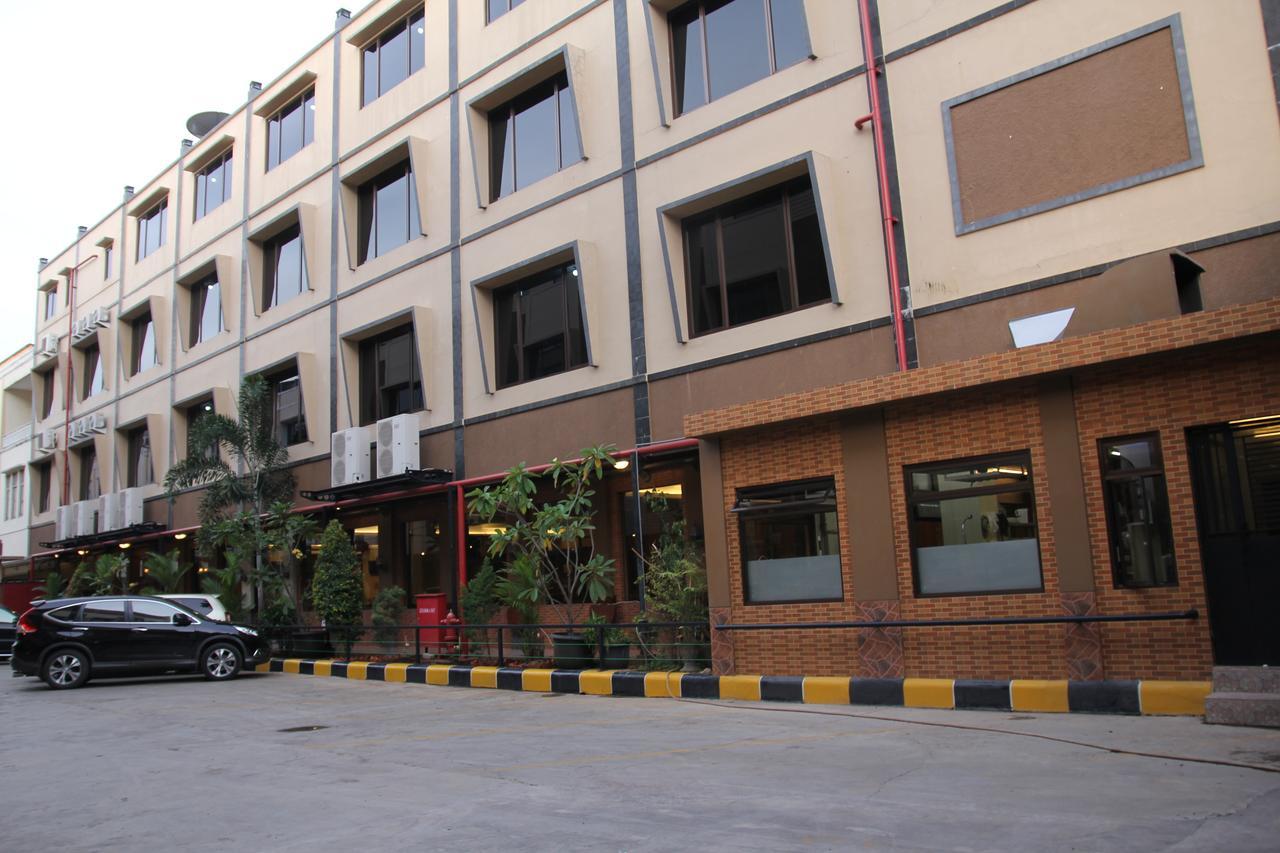 เรดดอร์ซ พลัส เนียร์ ซูการ์โนฮัตตาแอร์พอร์ต 2 Hotel ทังเกอรัง ภายนอก รูปภาพ