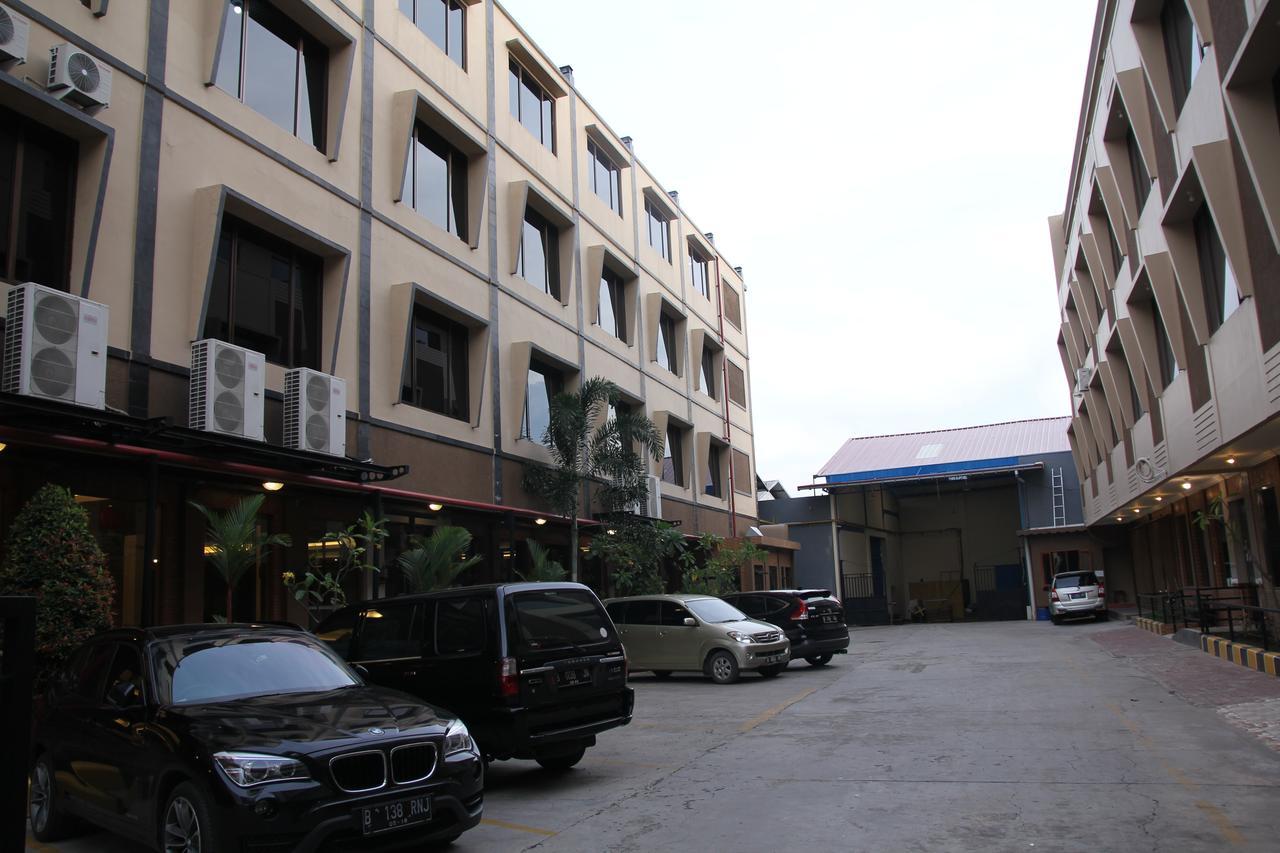 เรดดอร์ซ พลัส เนียร์ ซูการ์โนฮัตตาแอร์พอร์ต 2 Hotel ทังเกอรัง ภายนอก รูปภาพ